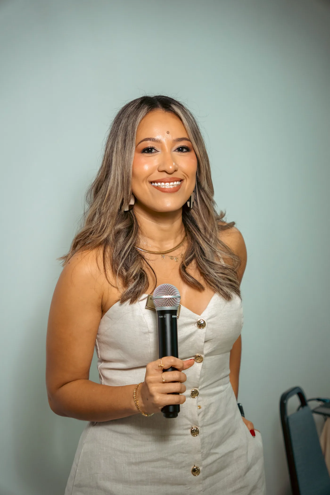 Rous Ruiz guiando una dinámica frente al grupo